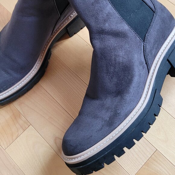 Chelsea Boots - Picture 4 of 11